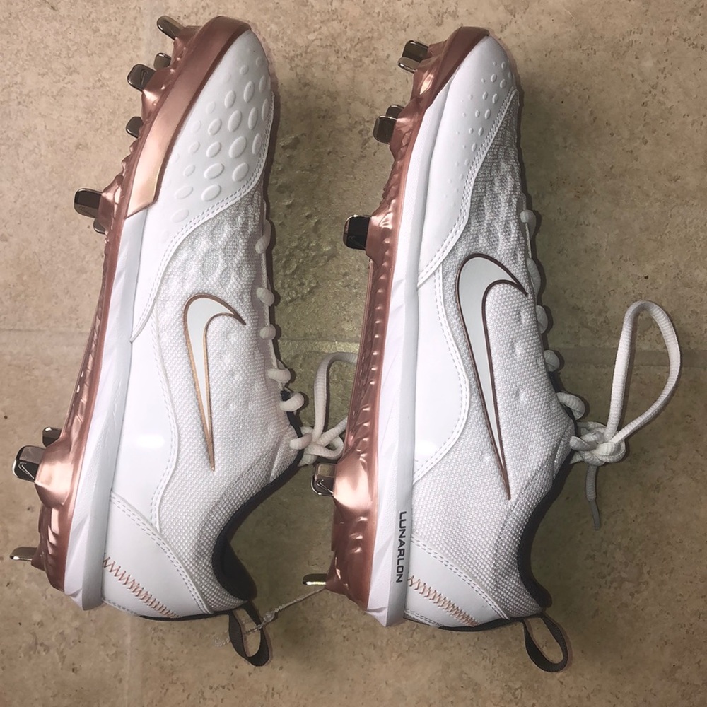 Nike hyperdiamond softball cleats